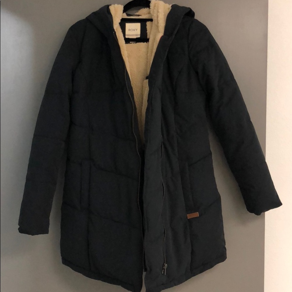 ROXY puff jacket w fur on the inside